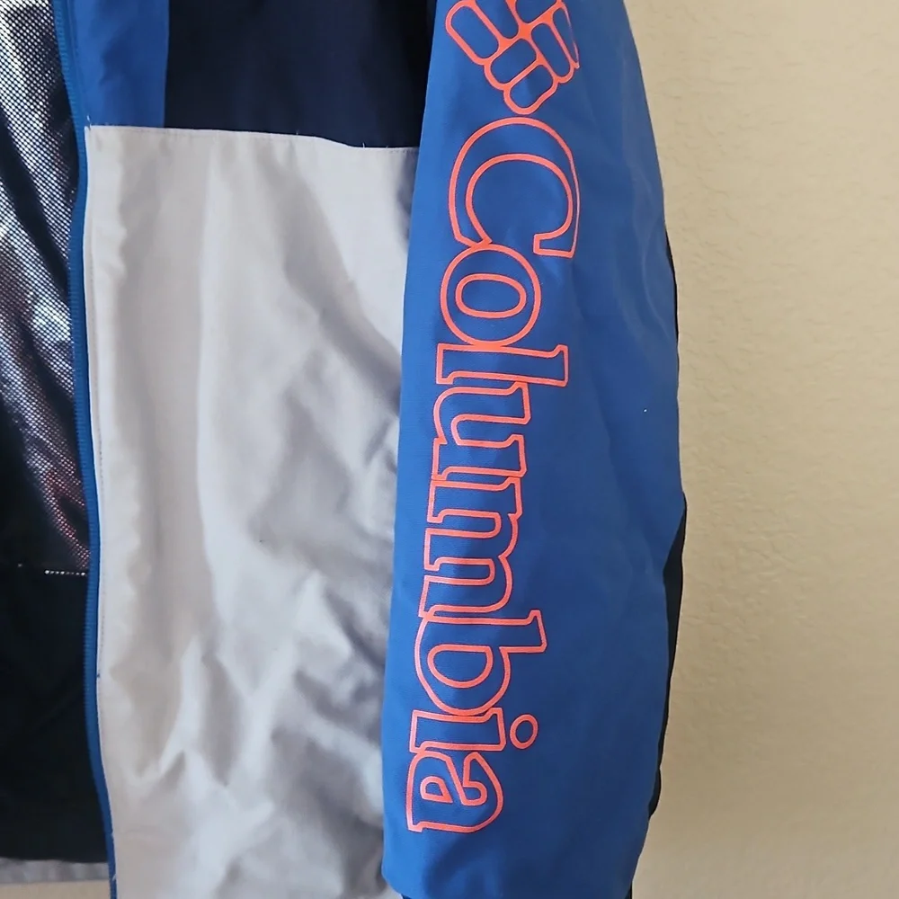 Columbia Blue and White Jacket‎ M 10/12